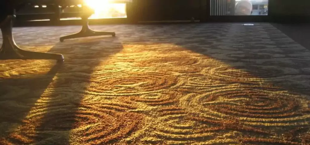 تاثیر نور خورشید بر روی رنگ پریدگی فرش