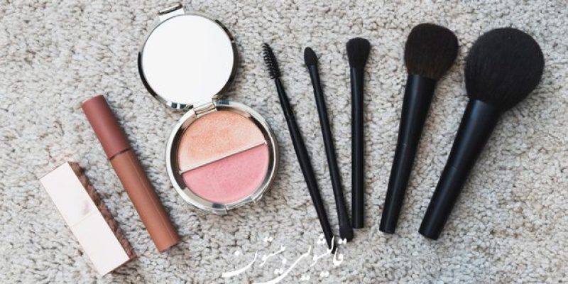 cosmetics-brushes-carpet_23-2147804590